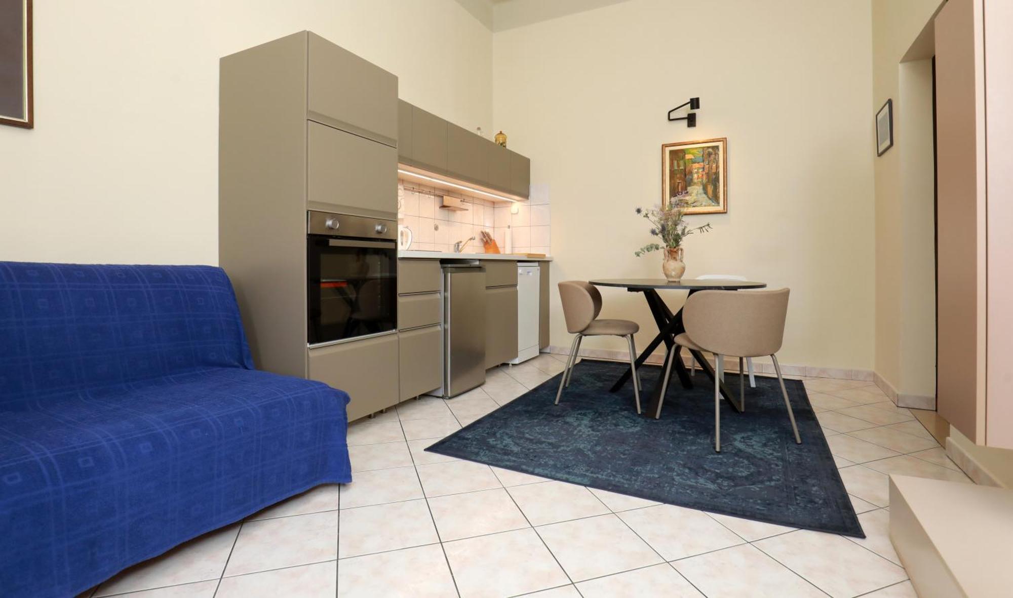 Lovely Marmont With Balconies In The Heart Of Apartman *
